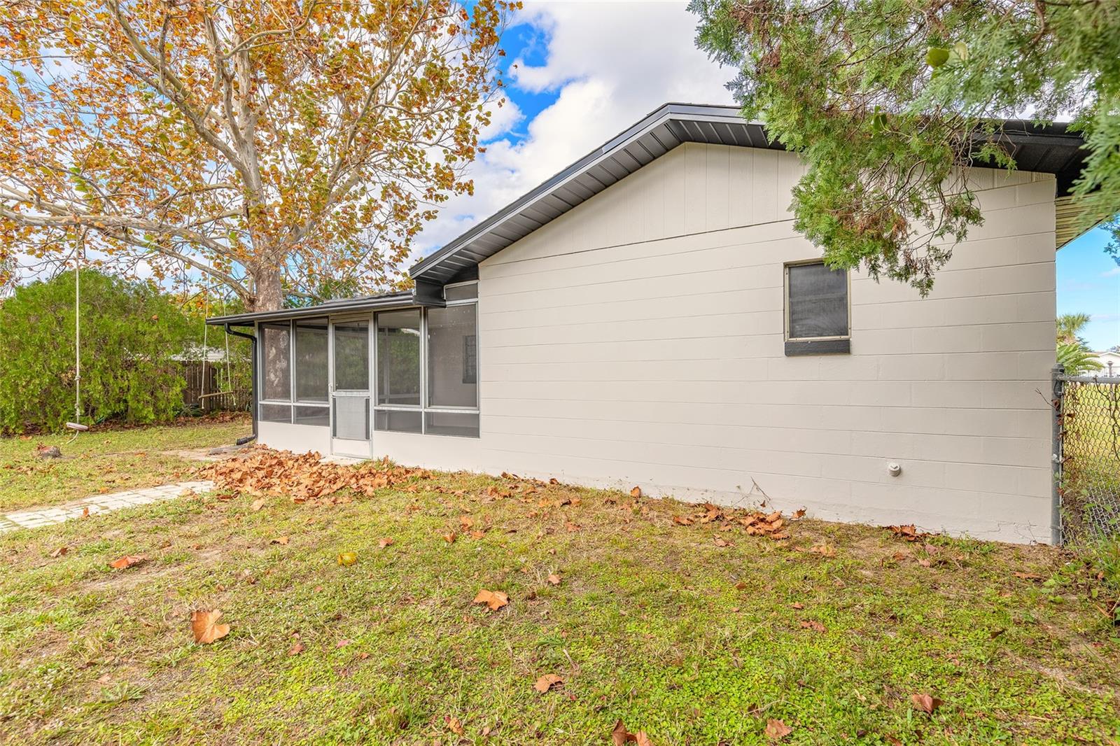 Image 23 of 35 For 1316 Point Court