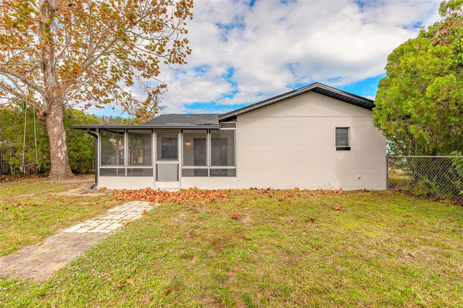 Image 24 of 35 For 1316 Point Court