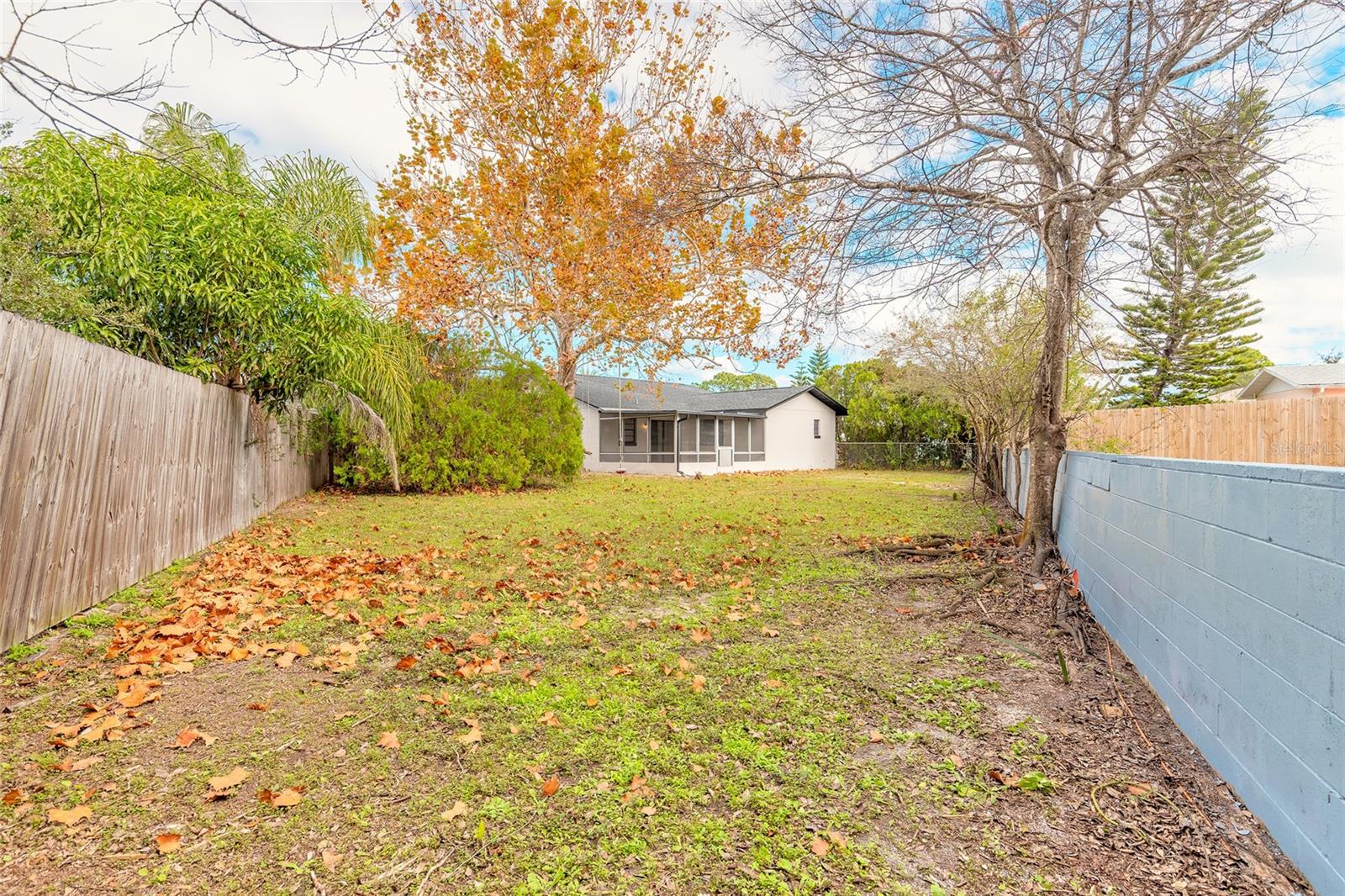 Image 25 of 35 For 1316 Point Court