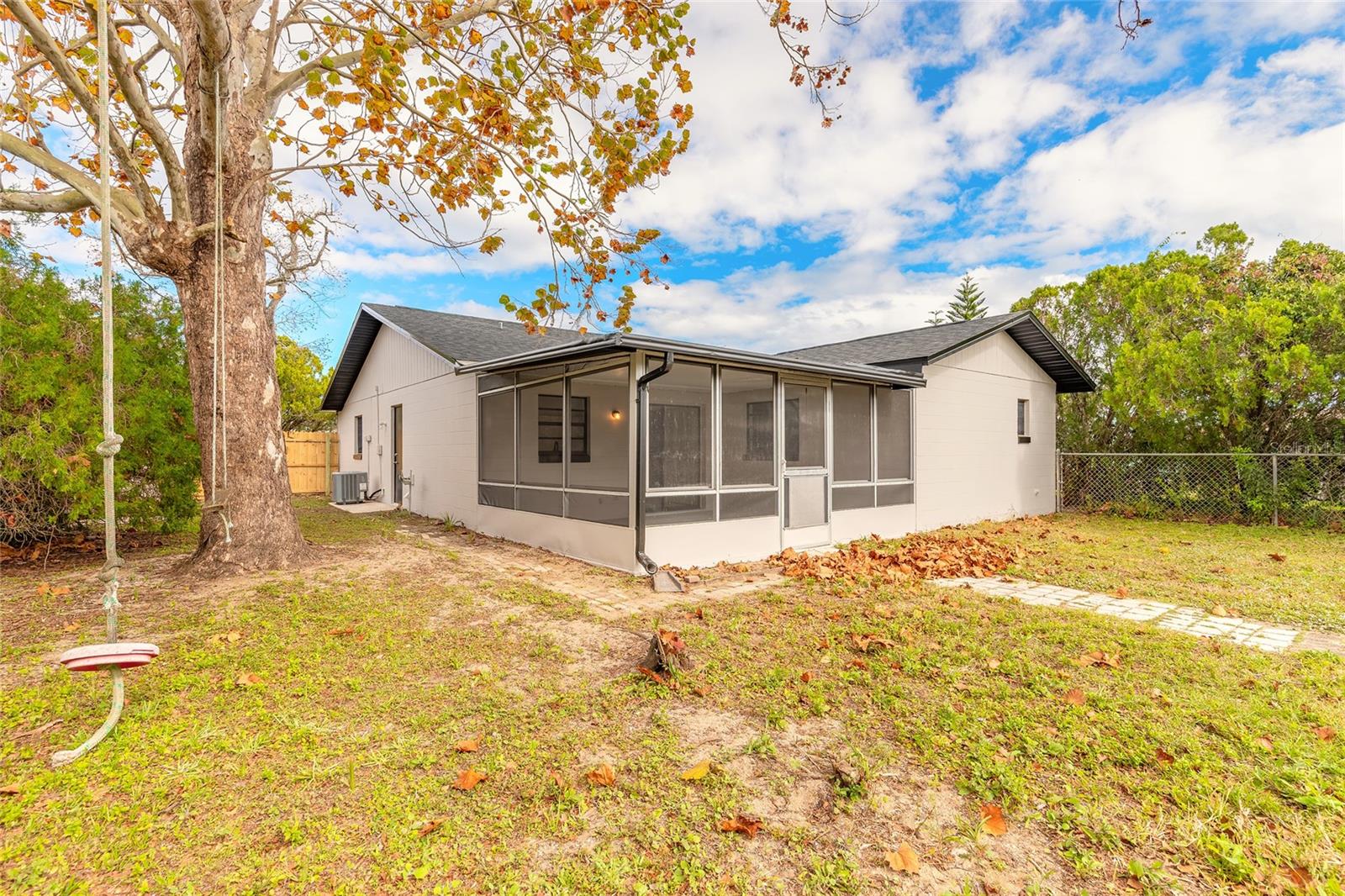 Image 26 of 35 For 1316 Point Court