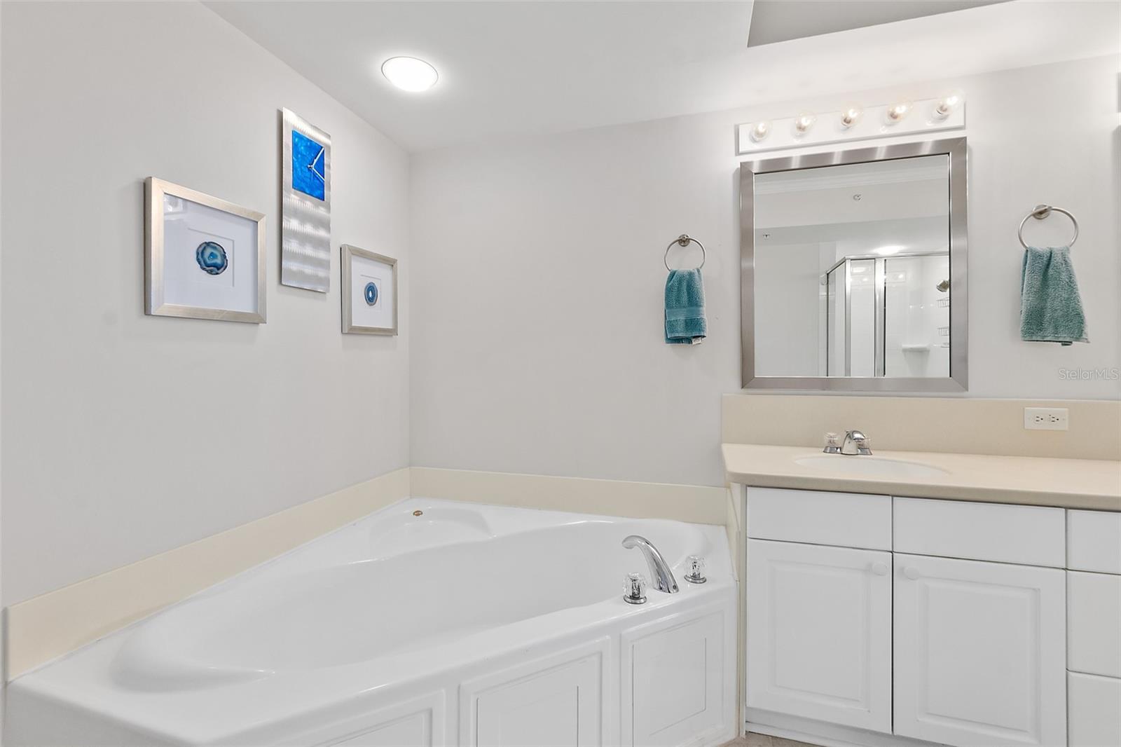 Image 26 of 58 For 2055 Atlantic Avenue 1002