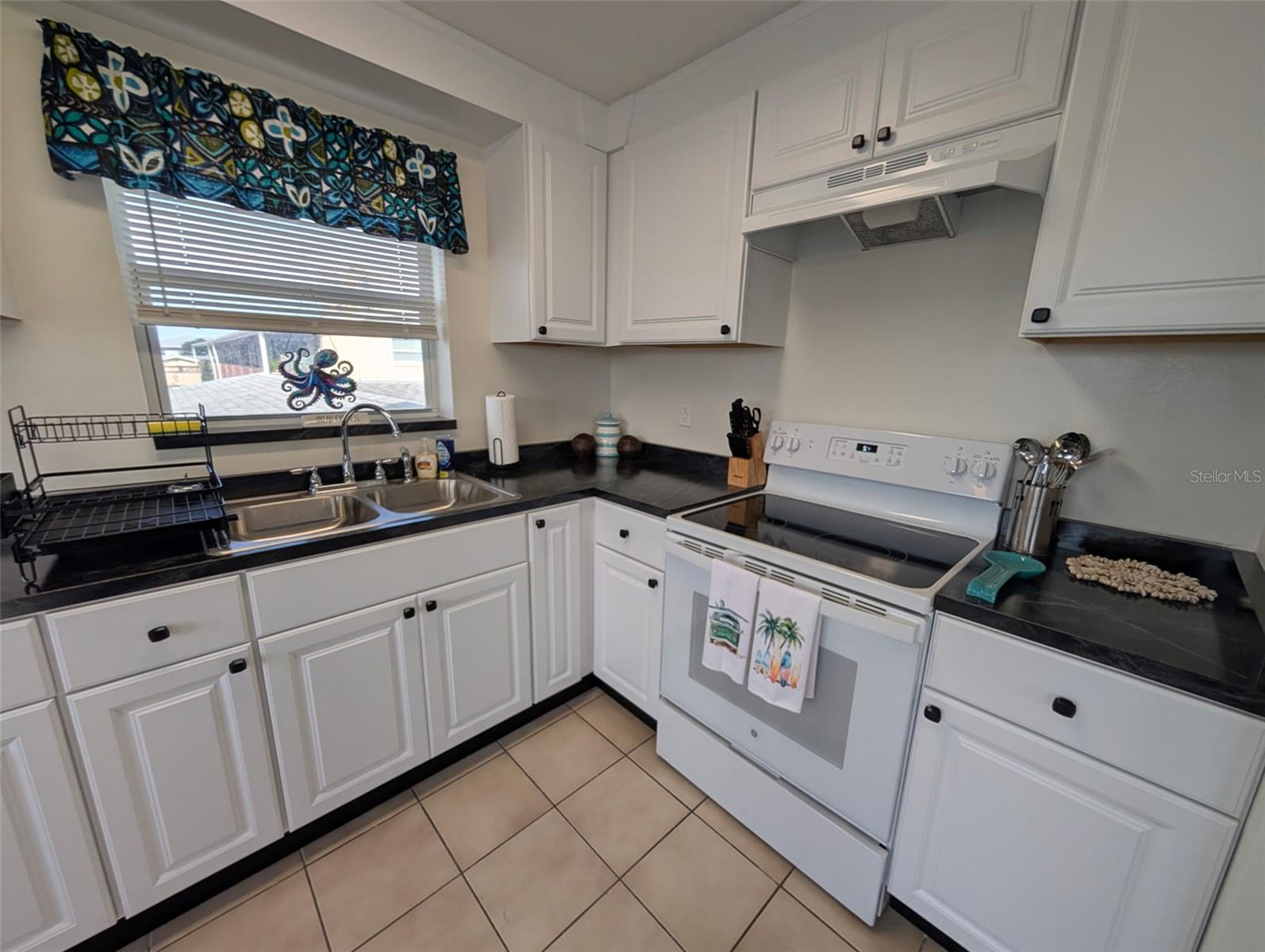 Image 2 of 15 For 402 Auburn Dr