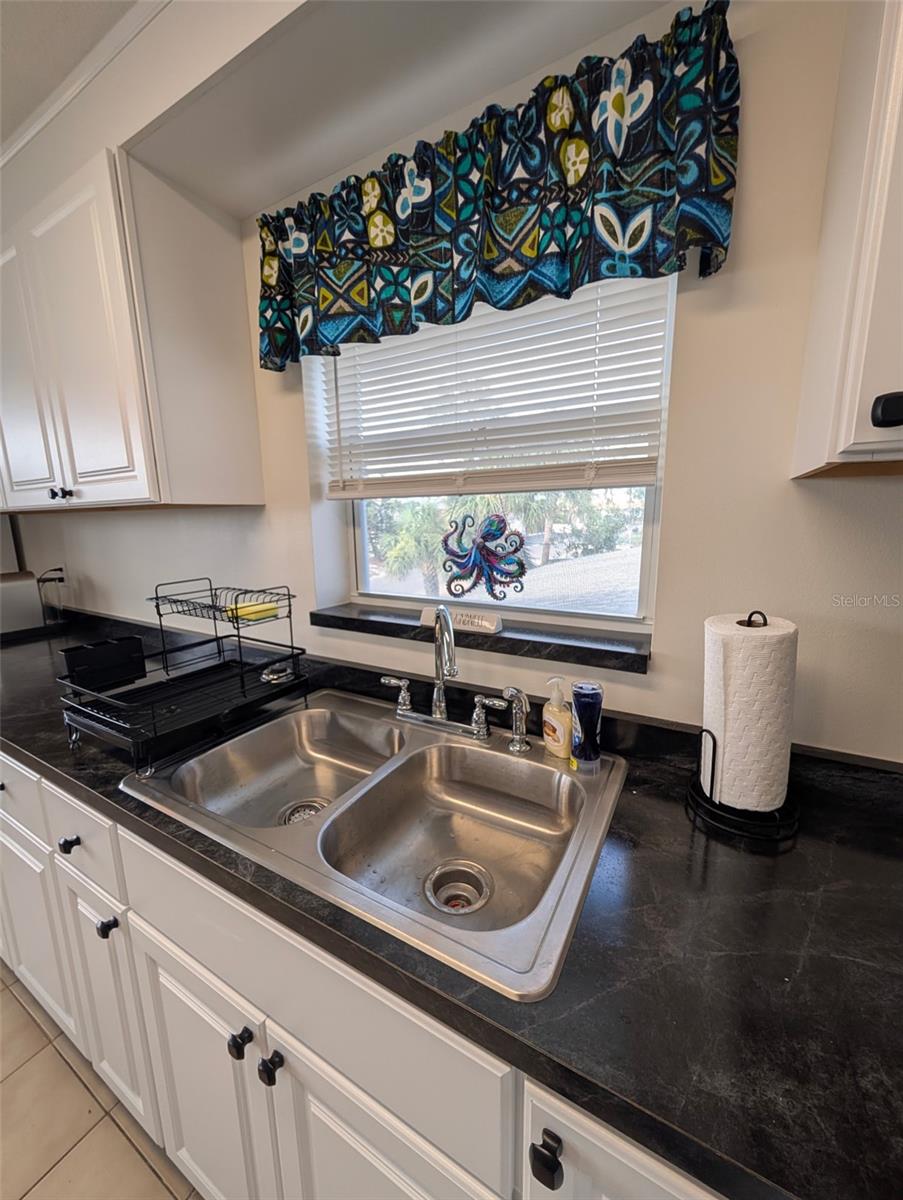 Image 3 of 15 For 402 Auburn Dr