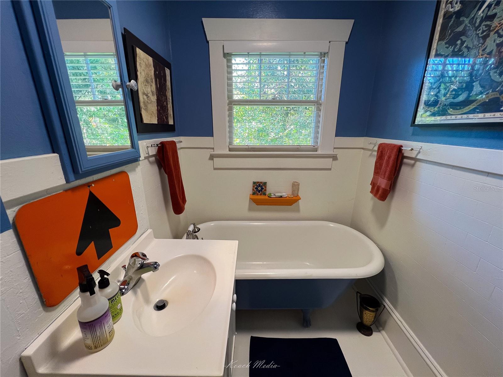 Image 13 of 29 For 444 Julia Avenue