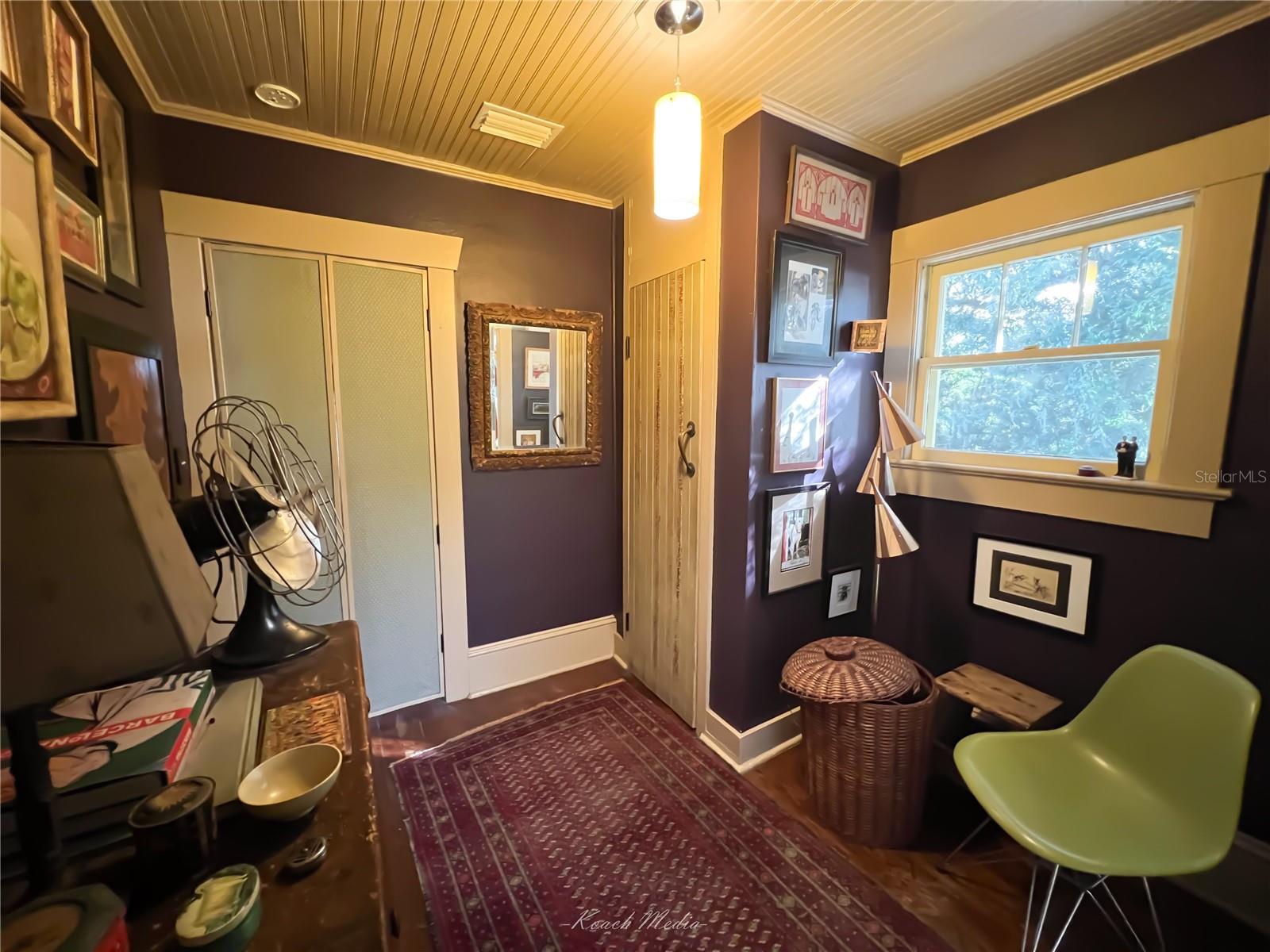 Image 19 of 29 For 444 Julia Avenue