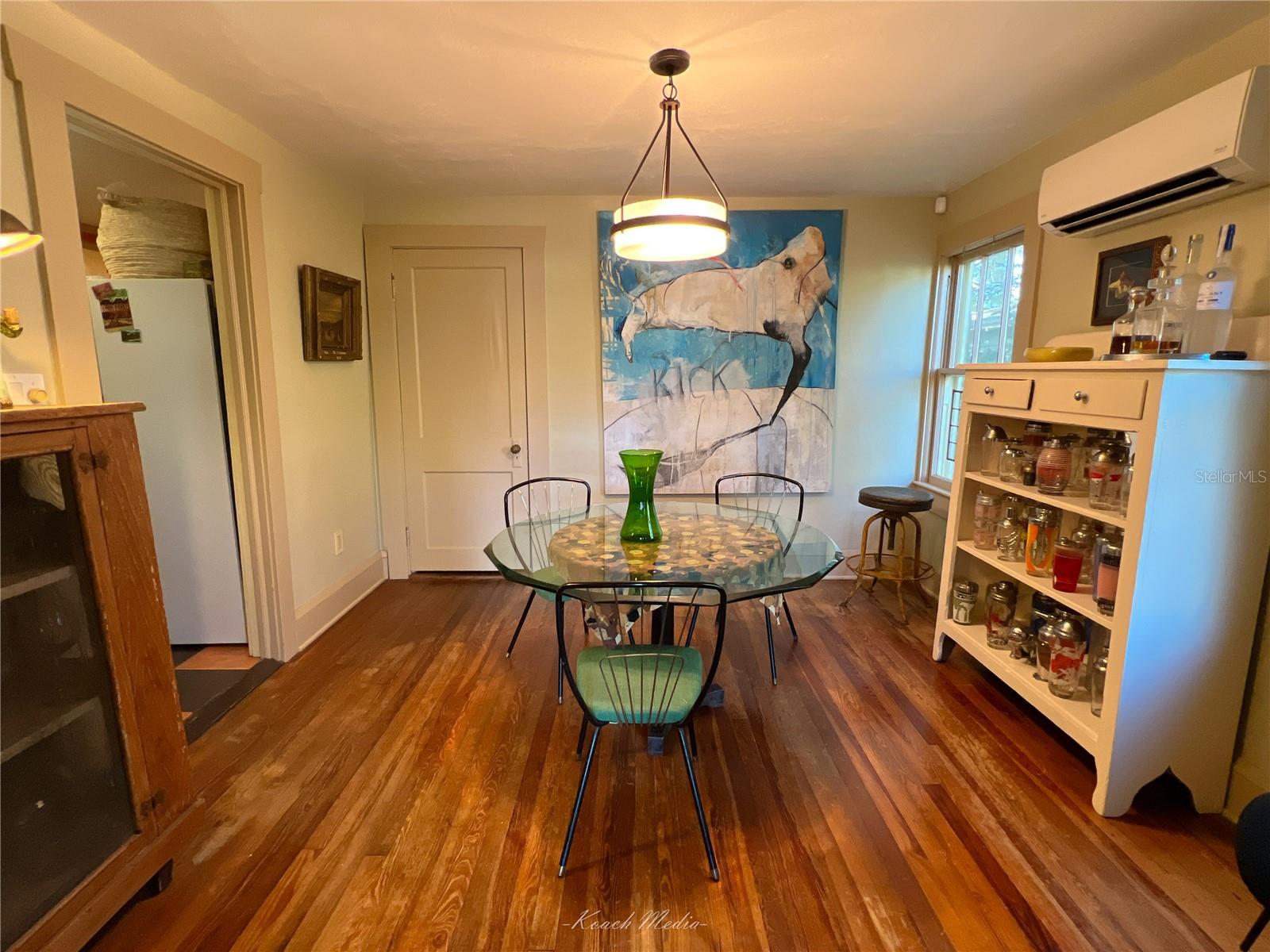 Image 7 of 29 For 444 Julia Avenue