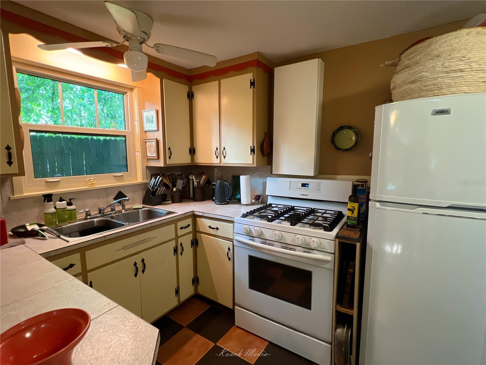 Image 9 of 29 For 444 Julia Avenue