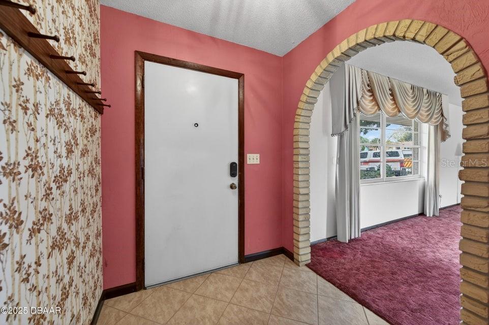 Image 2 of 40 For 1086 Kingswood Way