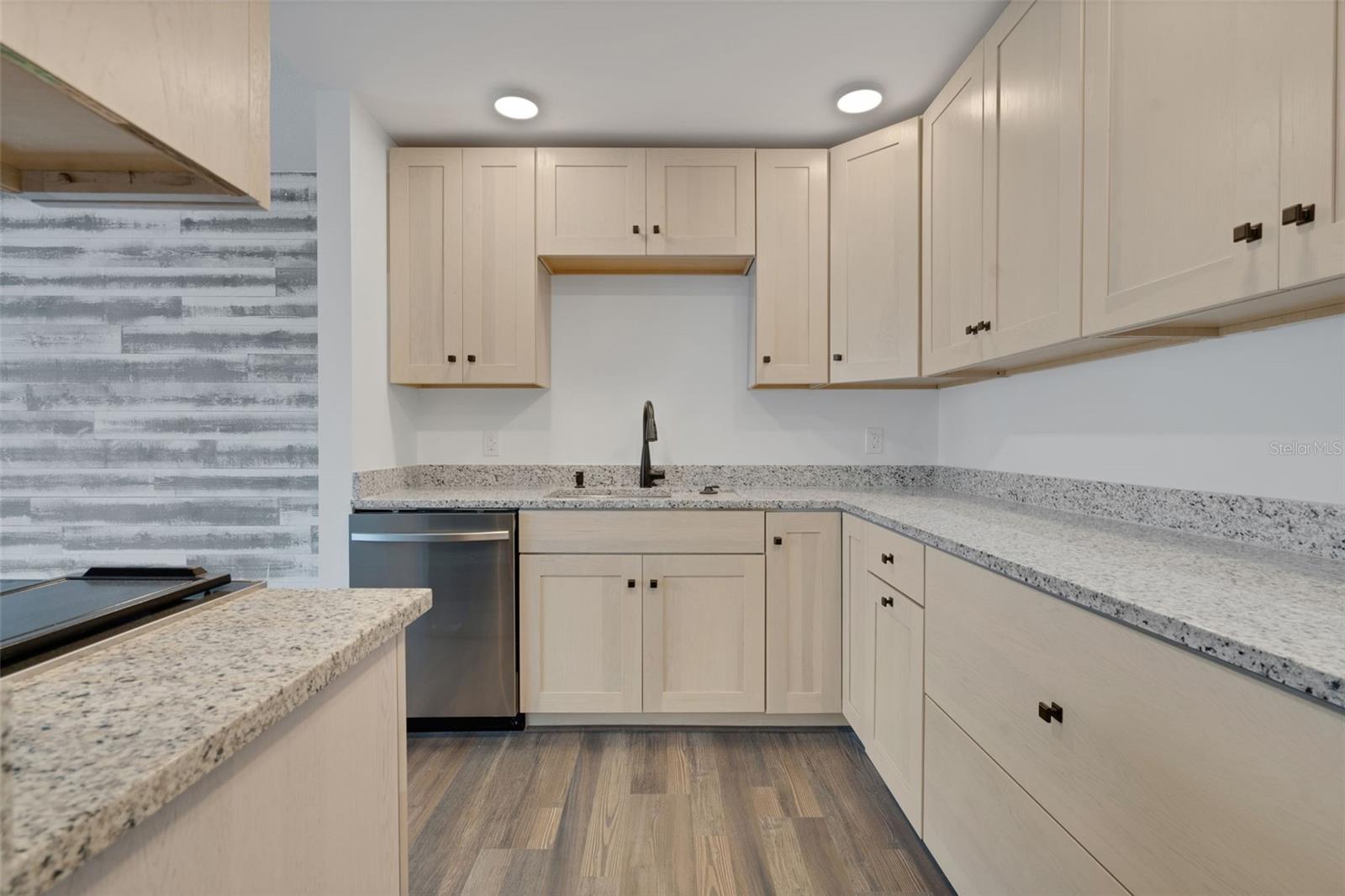 Image 11 of 25 For 1224 Peninsula Drive 621