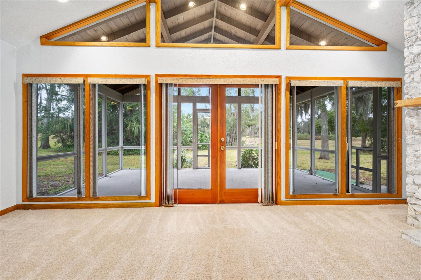 Image 10 of 73 For 19 Oakmont Circle