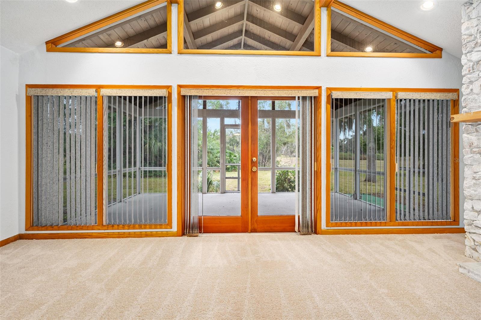 Image 11 of 73 For 19 Oakmont Circle