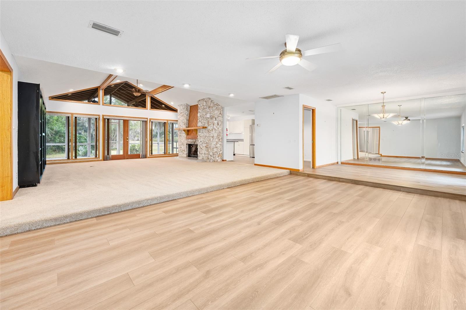 Image 17 of 73 For 19 Oakmont Circle