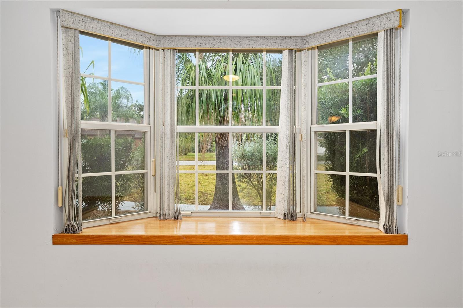 Image 21 of 73 For 19 Oakmont Circle