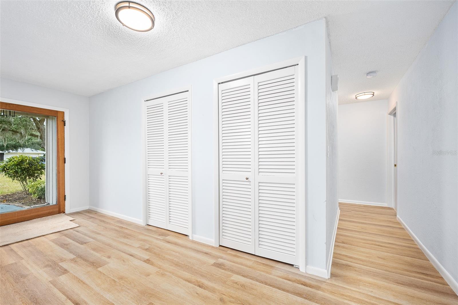 Image 24 of 73 For 19 Oakmont Circle