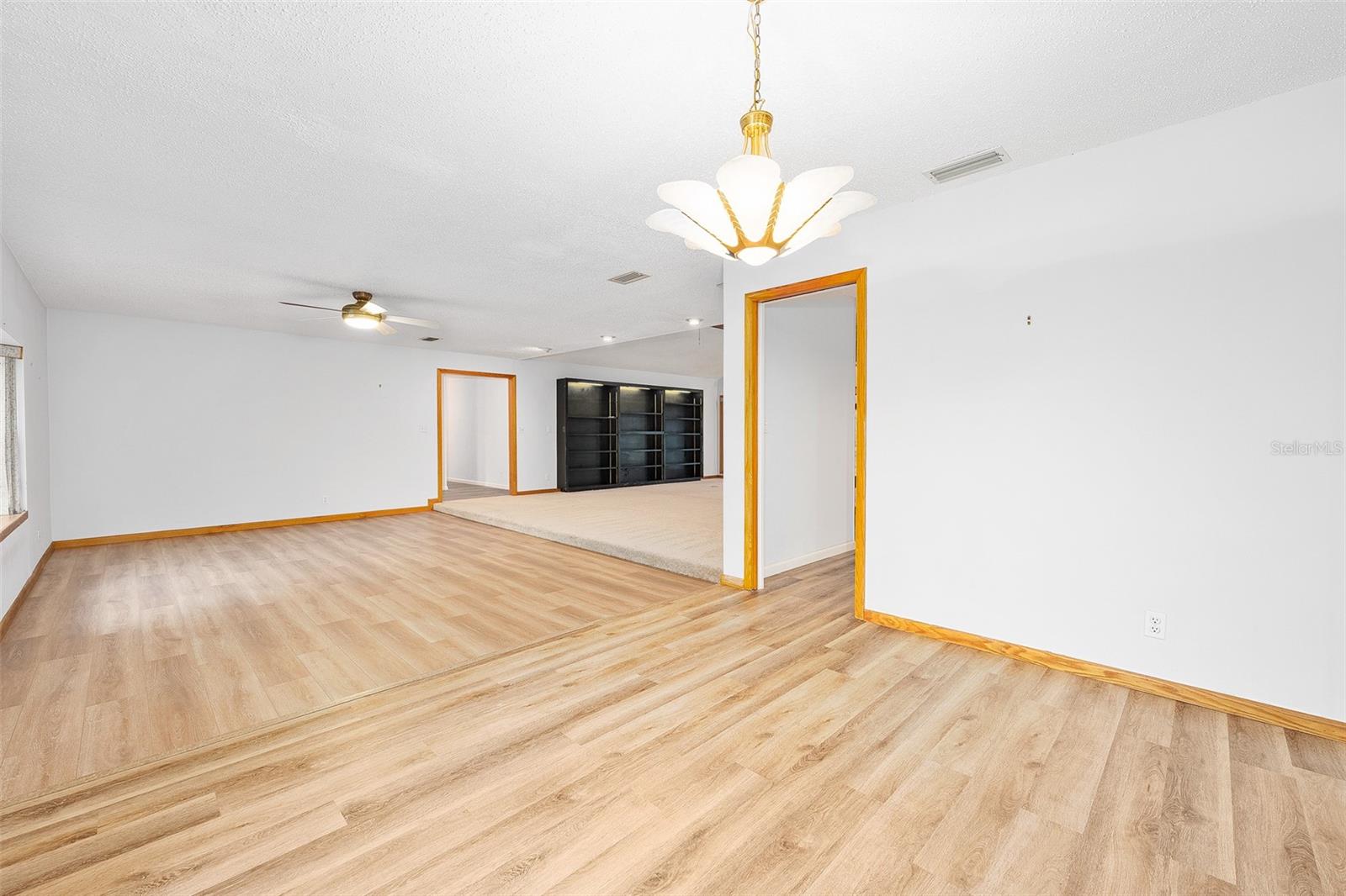 Image 27 of 73 For 19 Oakmont Circle