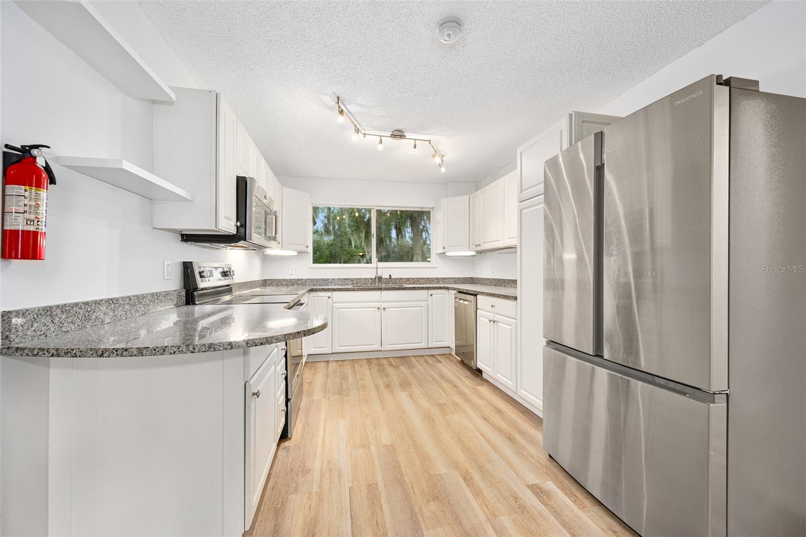 Image 28 of 73 For 19 Oakmont Circle