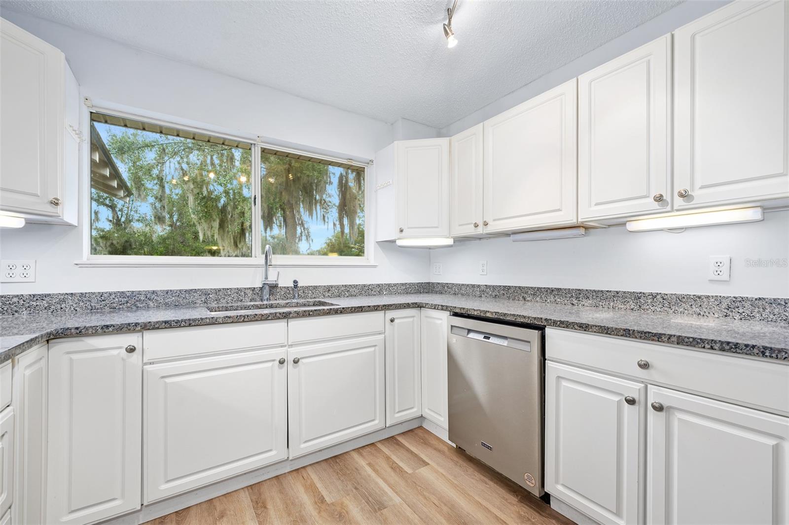 Image 29 of 73 For 19 Oakmont Circle