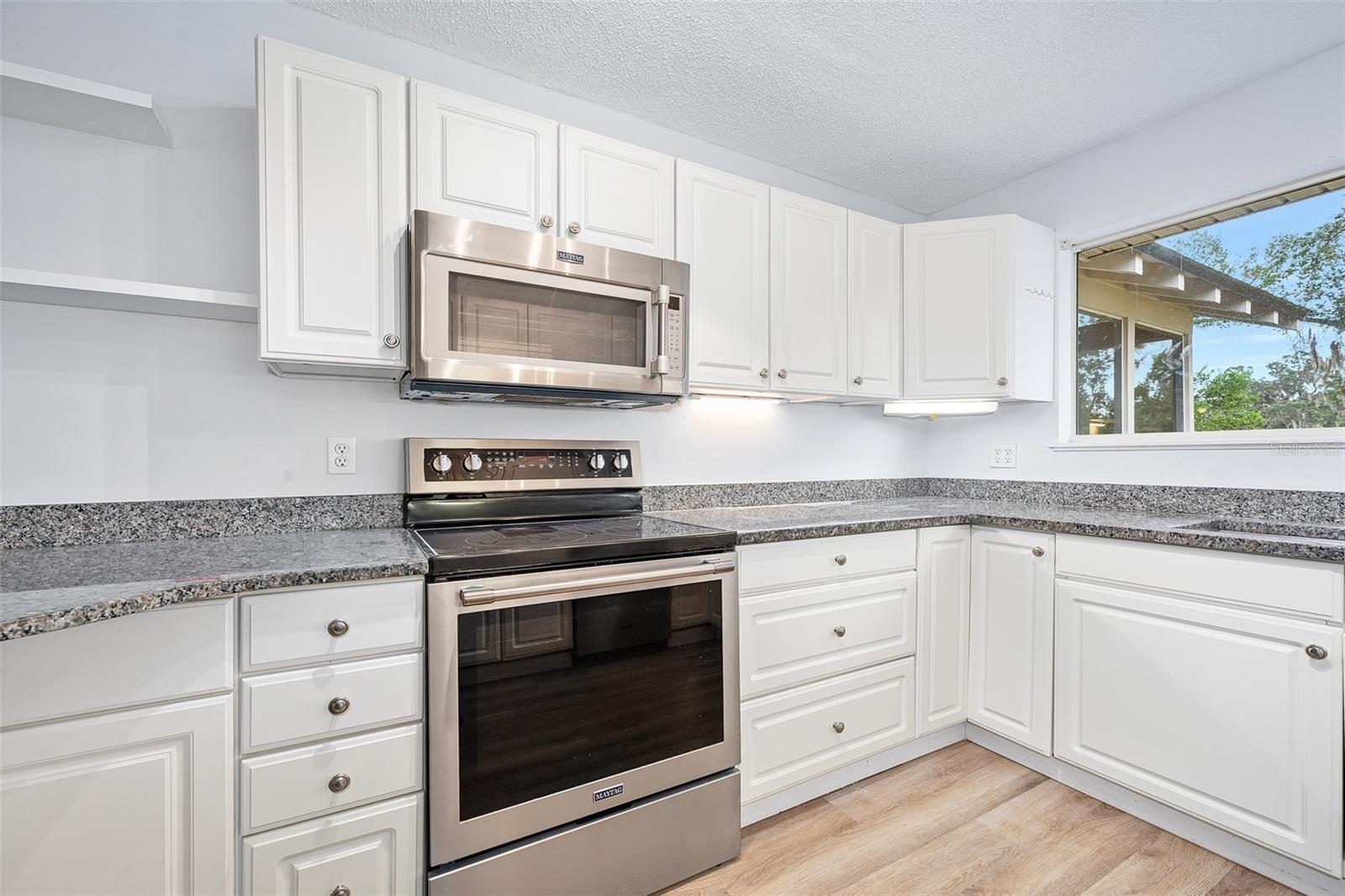 Image 30 of 73 For 19 Oakmont Circle