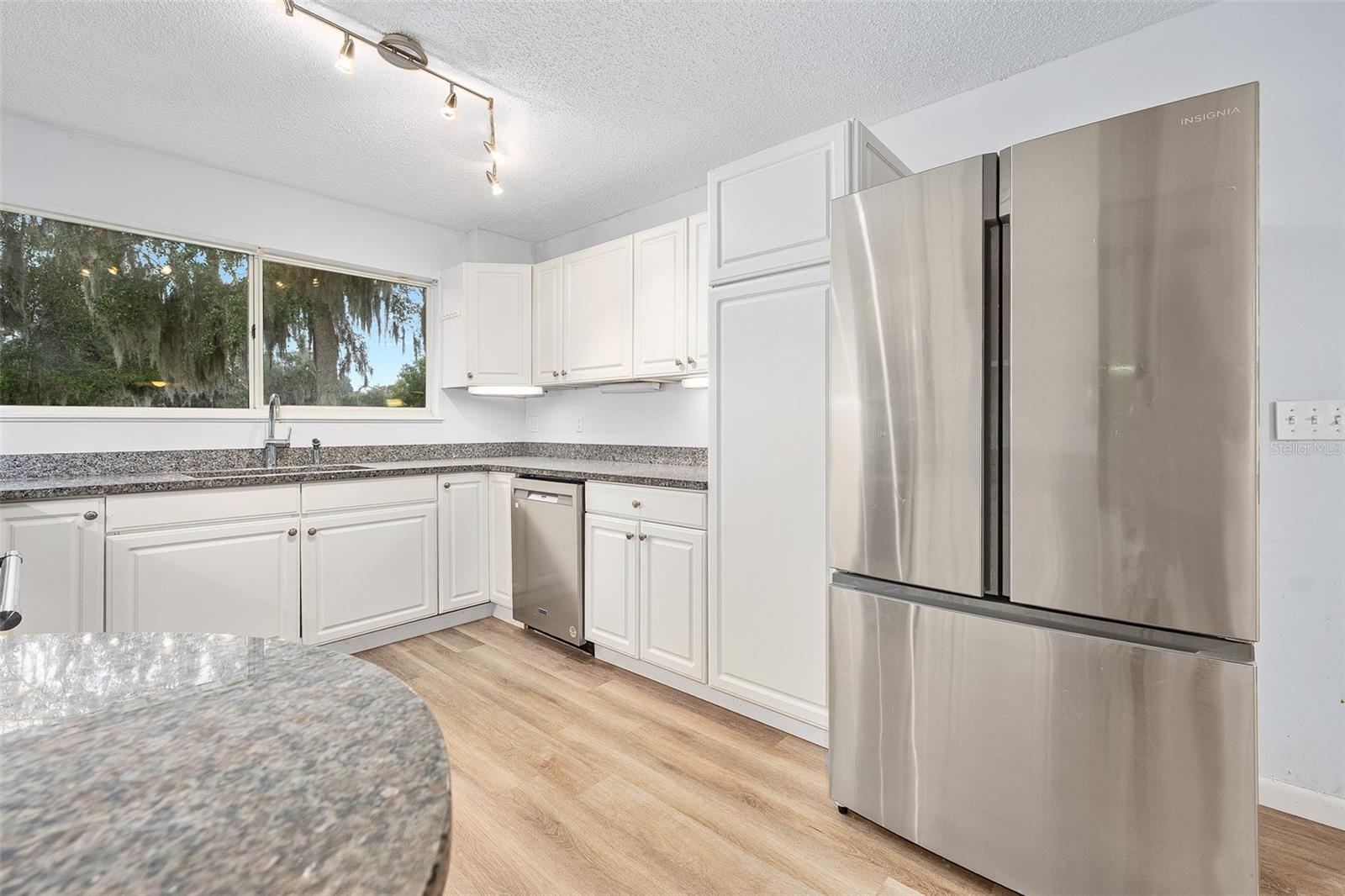 Image 31 of 73 For 19 Oakmont Circle