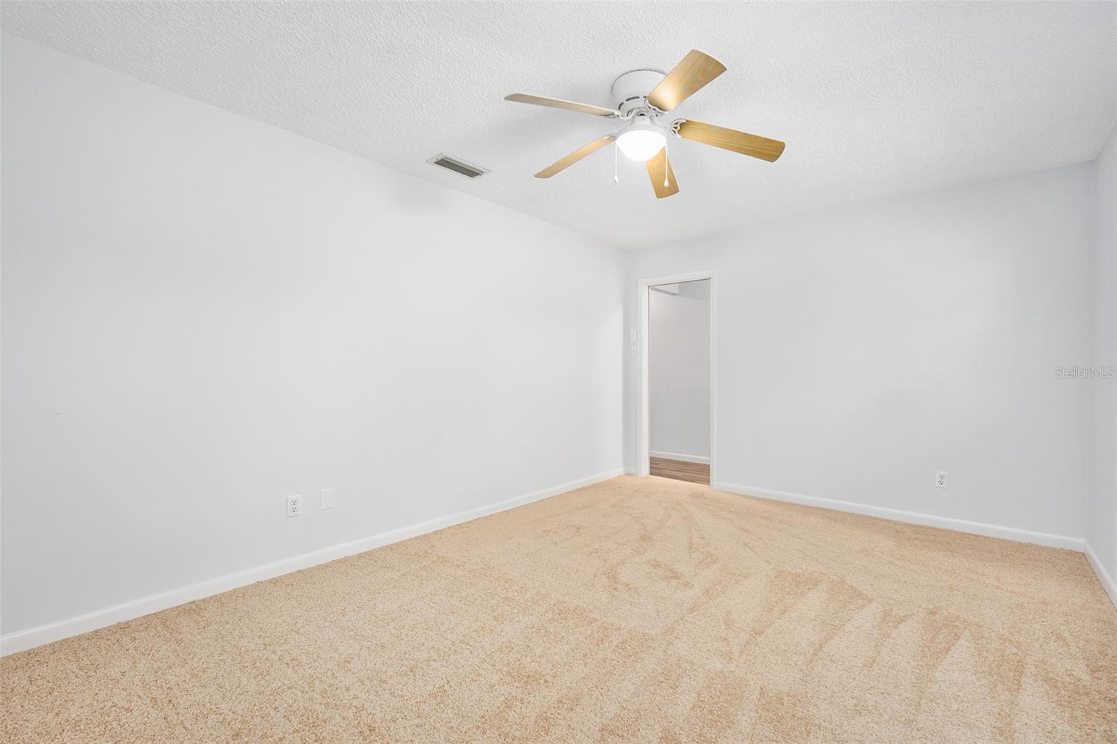 Image 35 of 73 For 19 Oakmont Circle