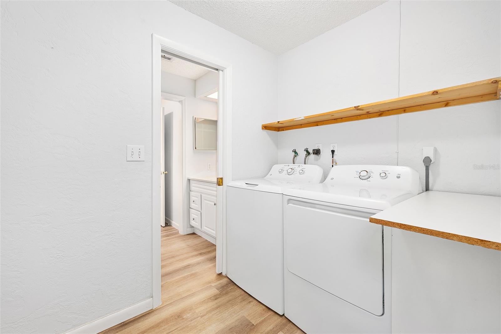 Image 36 of 73 For 19 Oakmont Circle