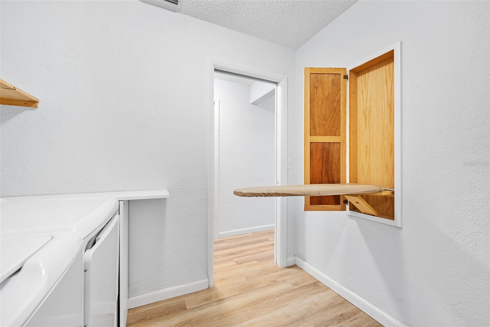 Image 37 of 73 For 19 Oakmont Circle