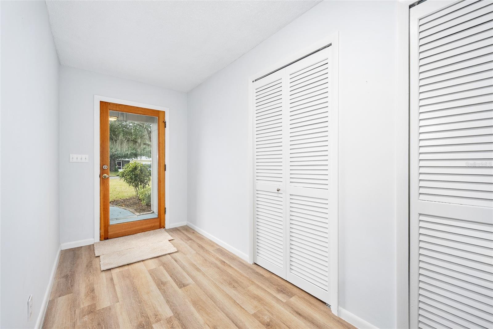 Image 4 of 73 For 19 Oakmont Circle