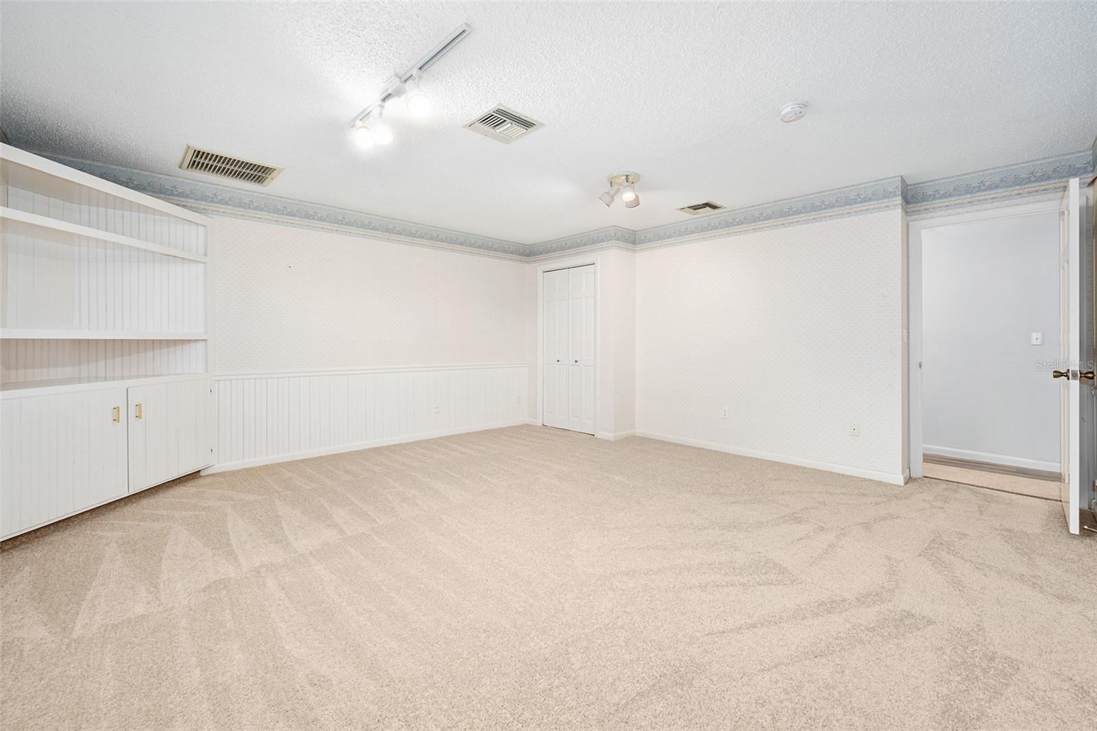 Image 40 of 73 For 19 Oakmont Circle