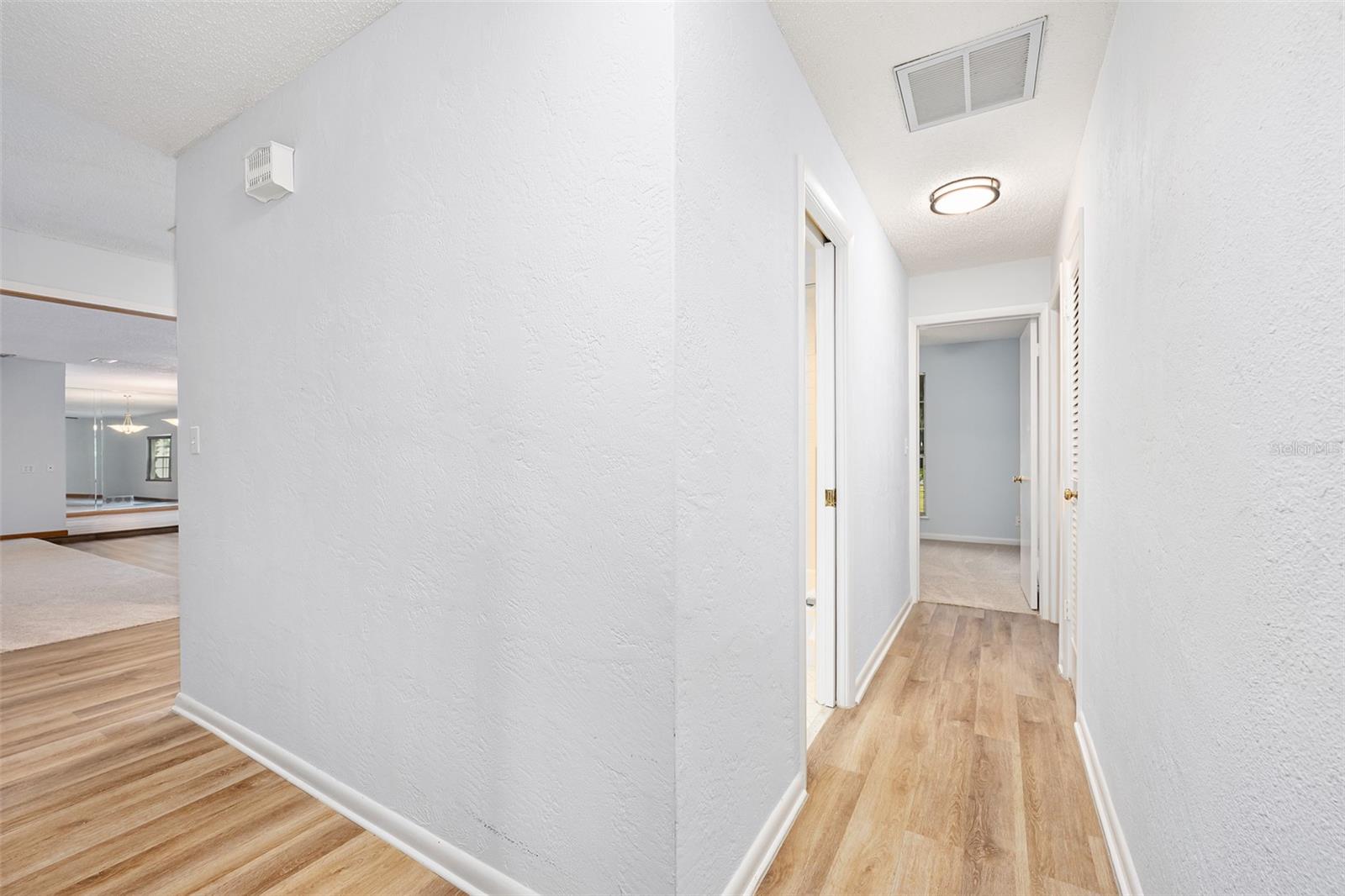 Image 44 of 73 For 19 Oakmont Circle