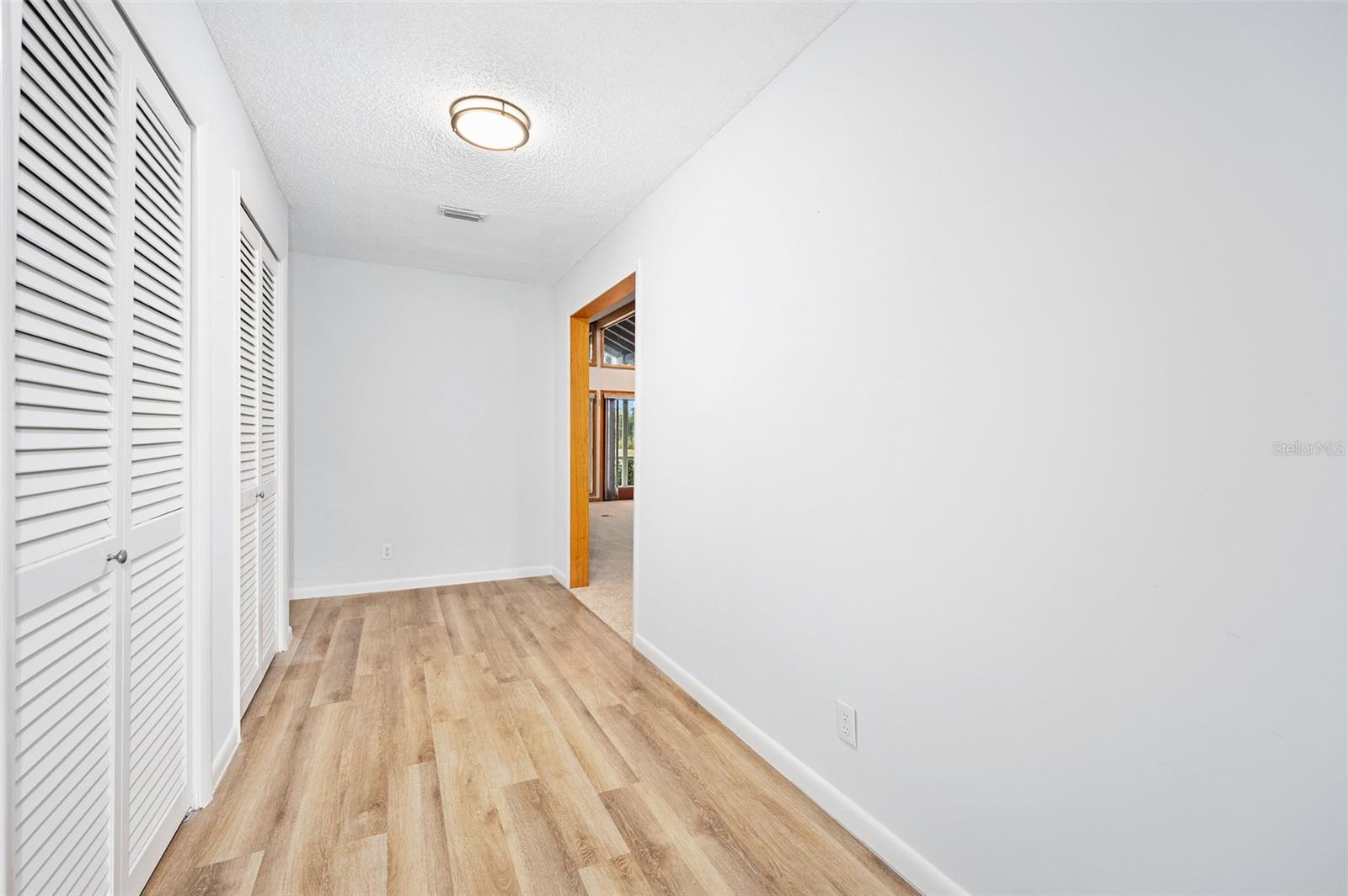 Image 5 of 73 For 19 Oakmont Circle