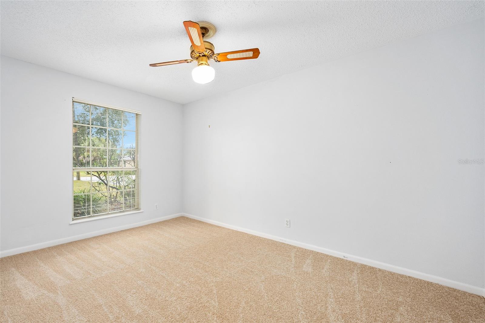 Image 56 of 73 For 19 Oakmont Circle