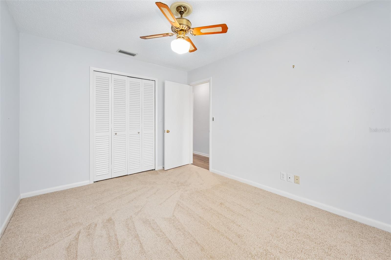 Image 57 of 73 For 19 Oakmont Circle