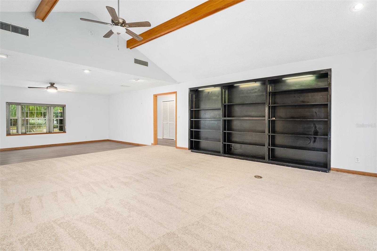 Image 7 of 73 For 19 Oakmont Circle