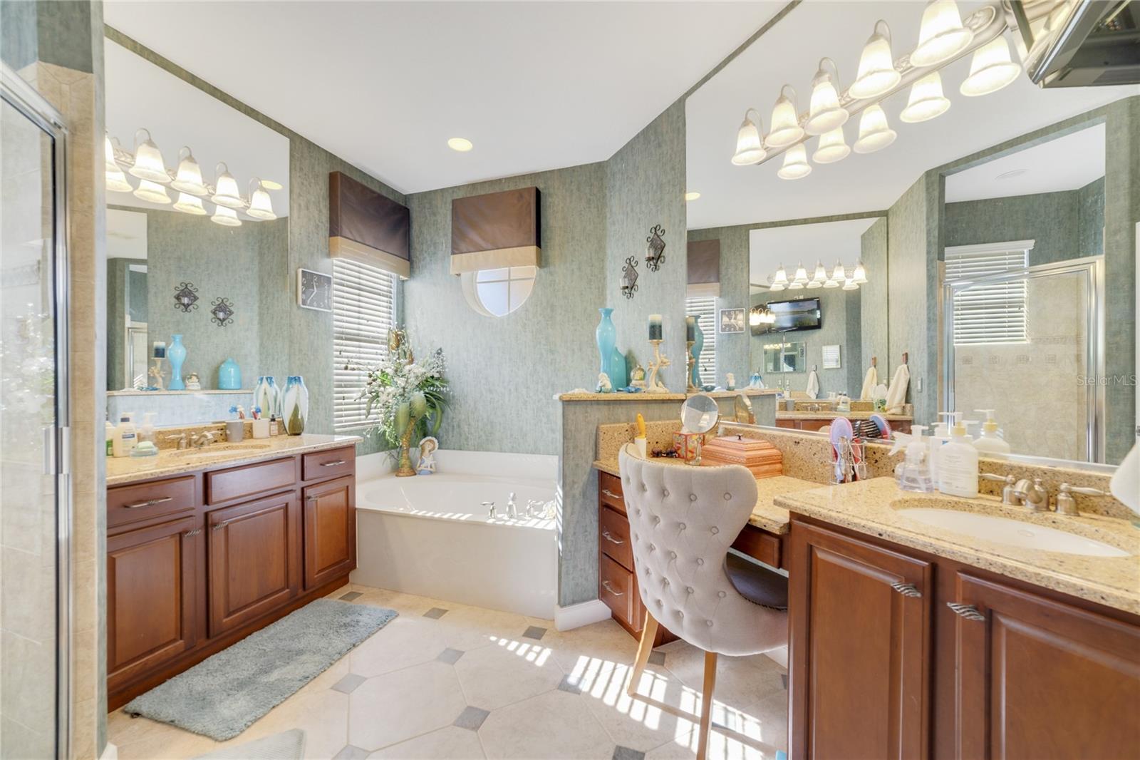 Image 18 of 38 For 1104 Champions Drive