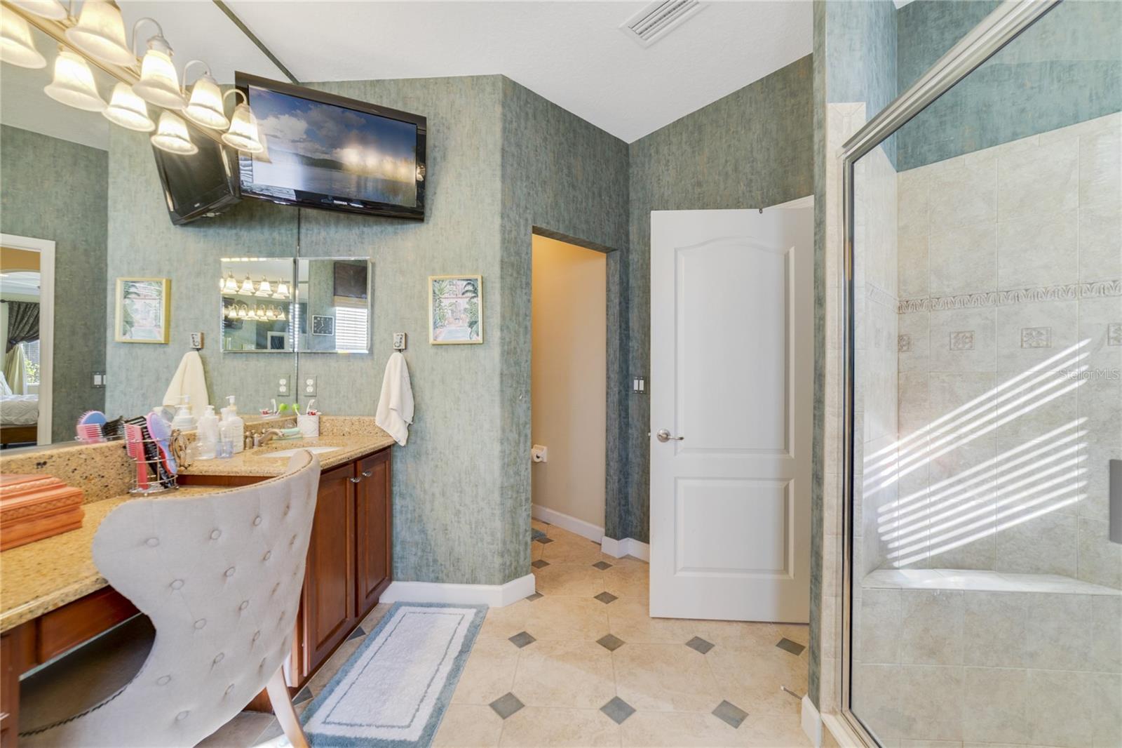 Image 19 of 38 For 1104 Champions Drive