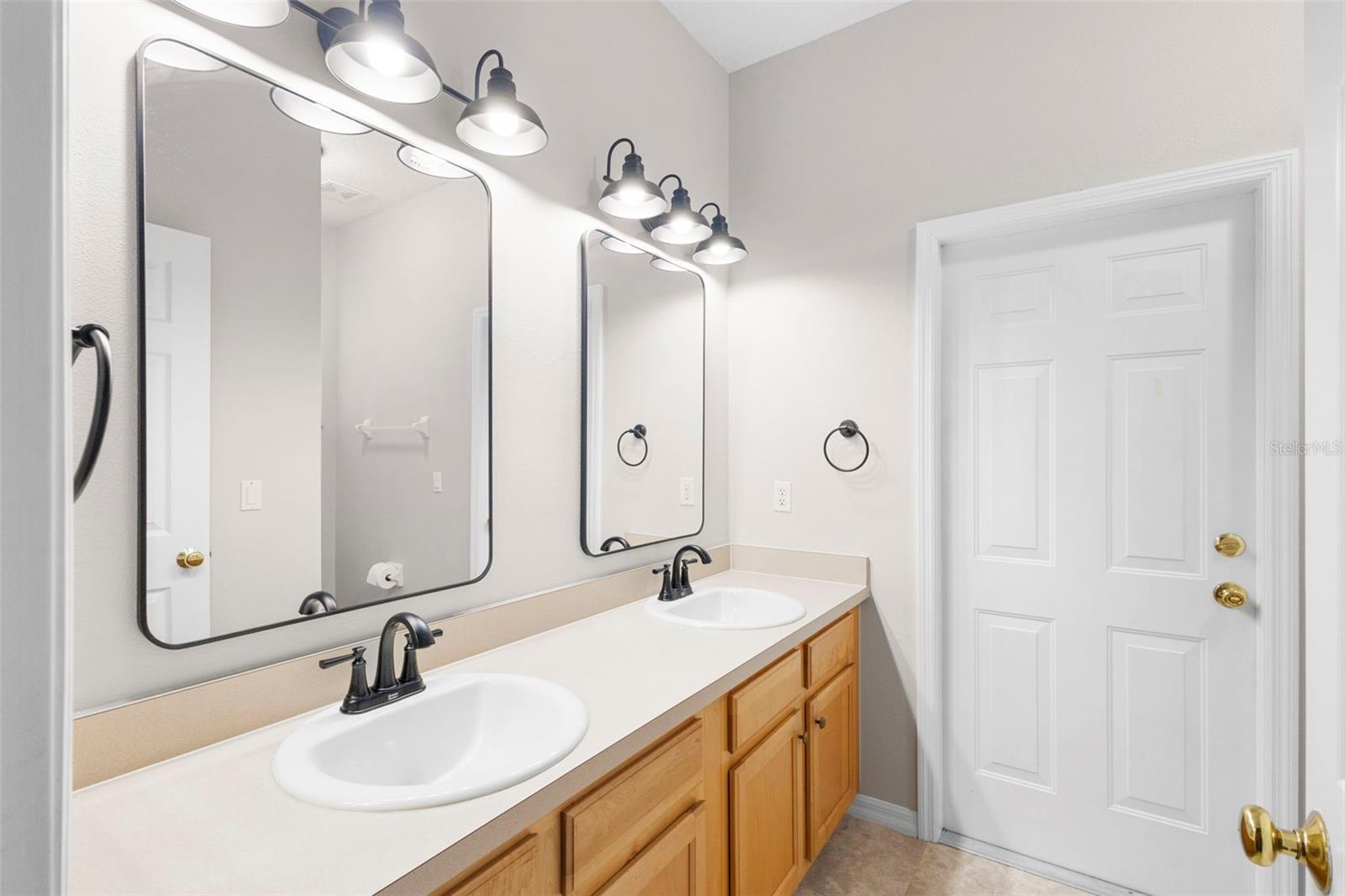 Image 41 of 62 For 623 Woodford Drive