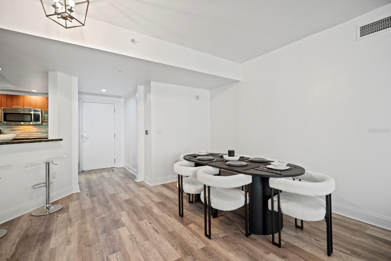 Image 12 of 22 For 231 Riverside Drive 708-1