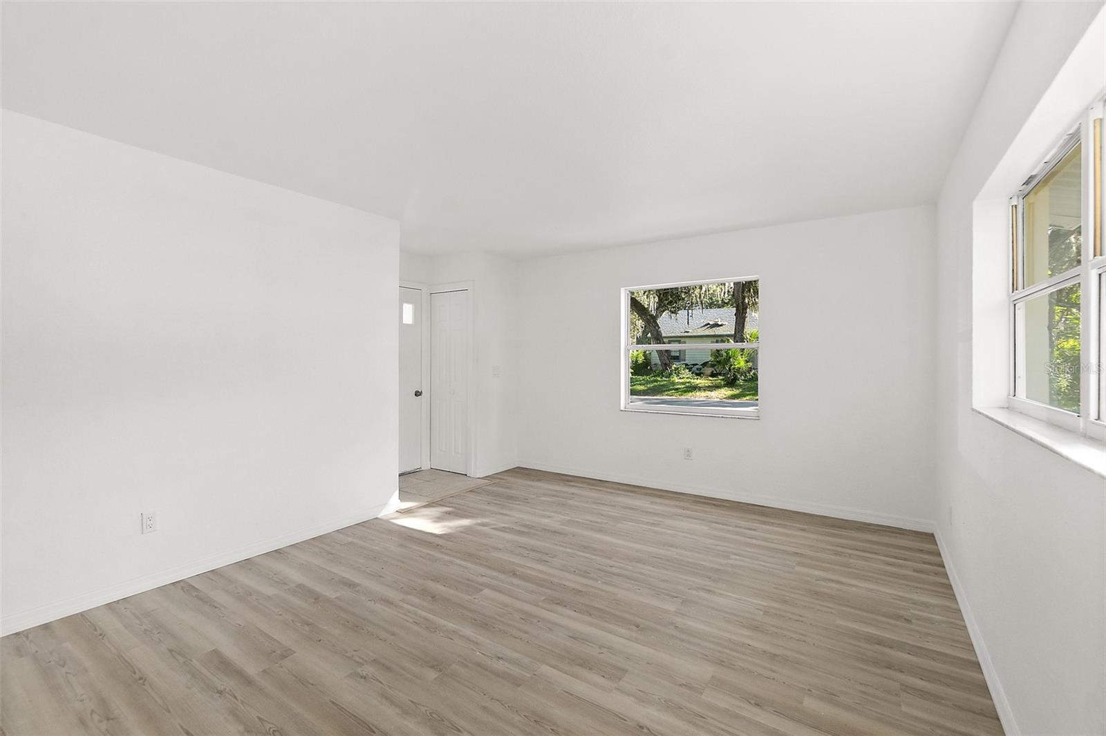 Image 10 of 32 For 145 Oak Ridge Avenue