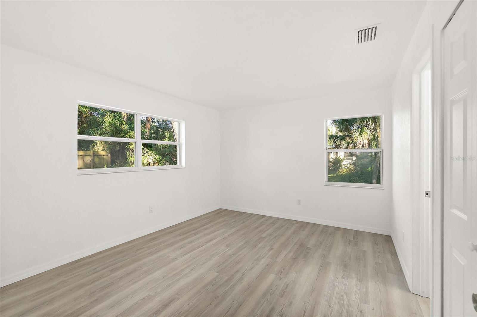 Image 12 of 32 For 145 Oak Ridge Avenue