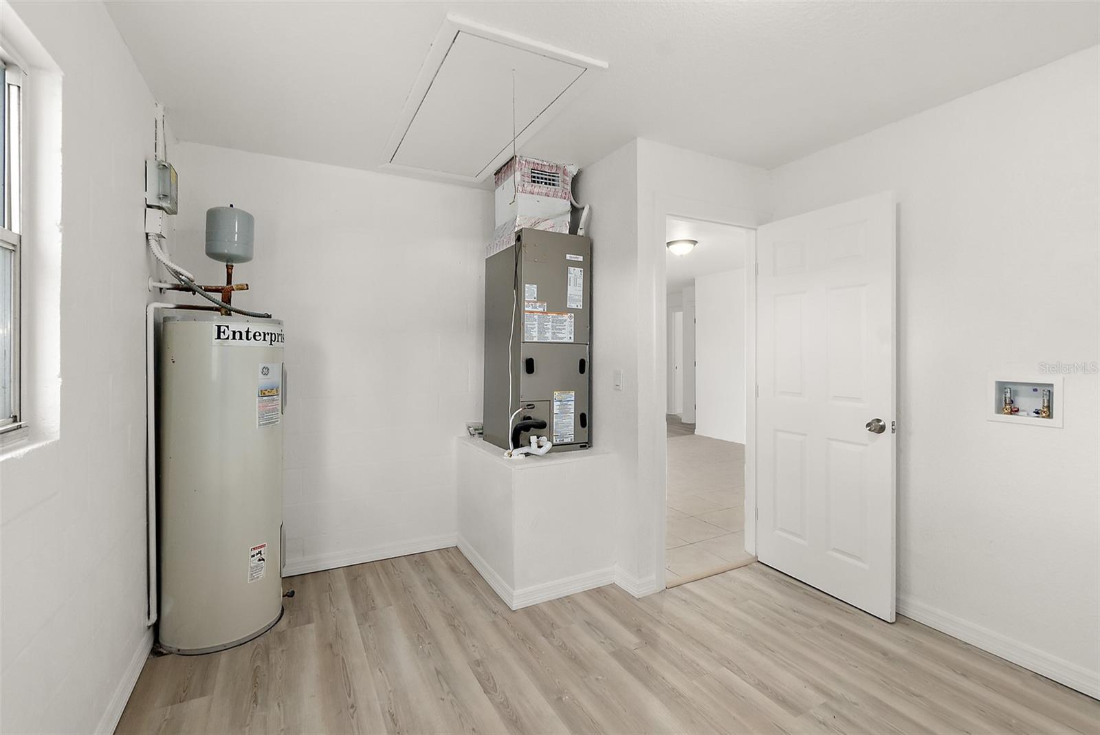 Image 23 of 32 For 145 Oak Ridge Avenue