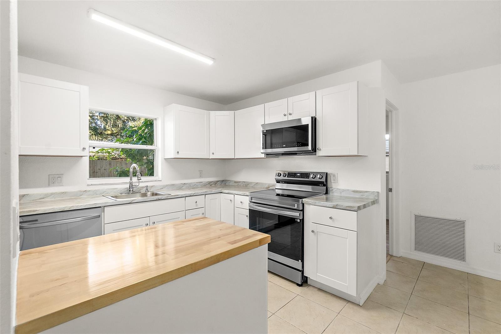 Image 4 of 32 For 145 Oak Ridge Avenue