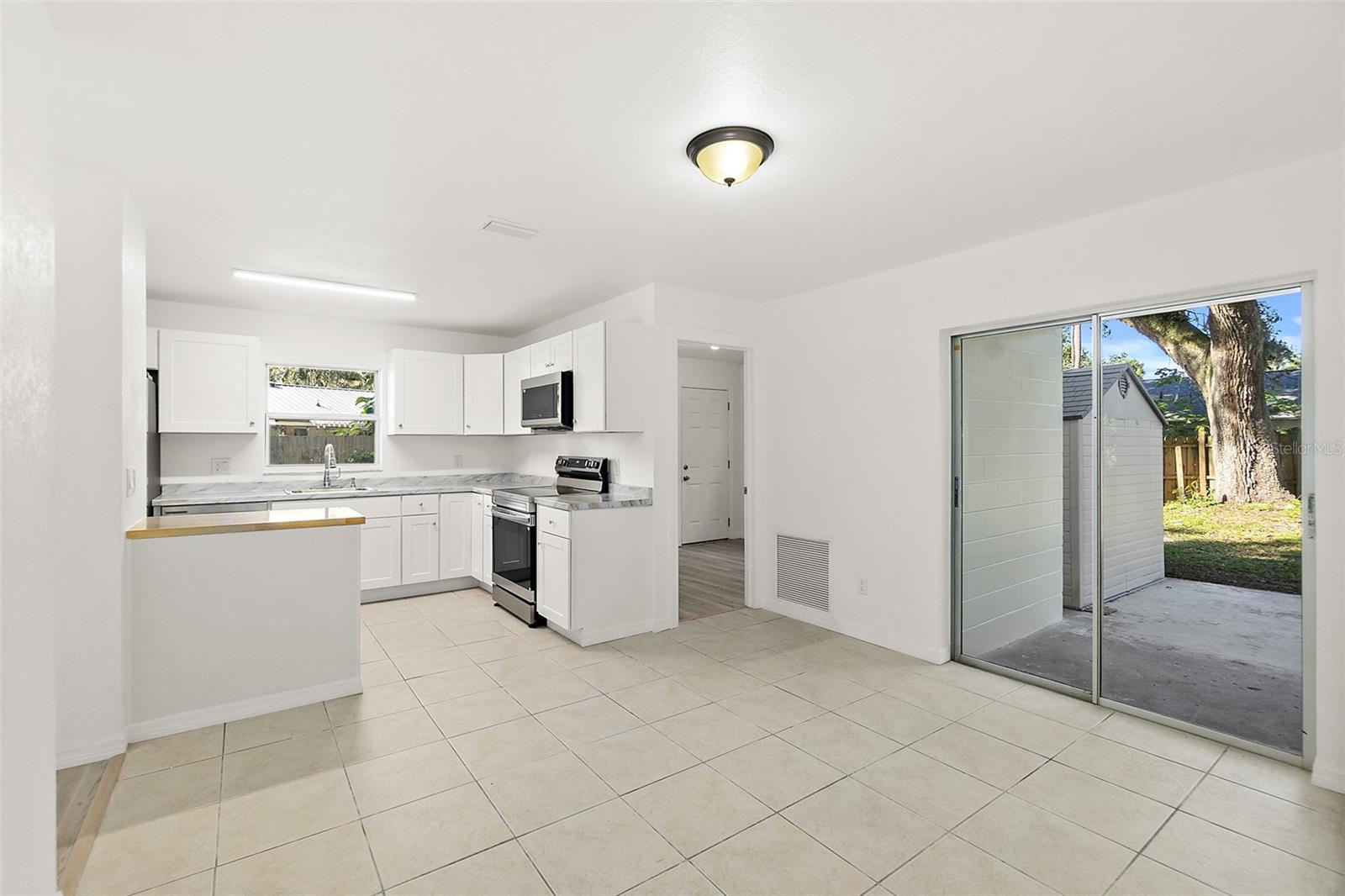 Image 5 of 32 For 145 Oak Ridge Avenue