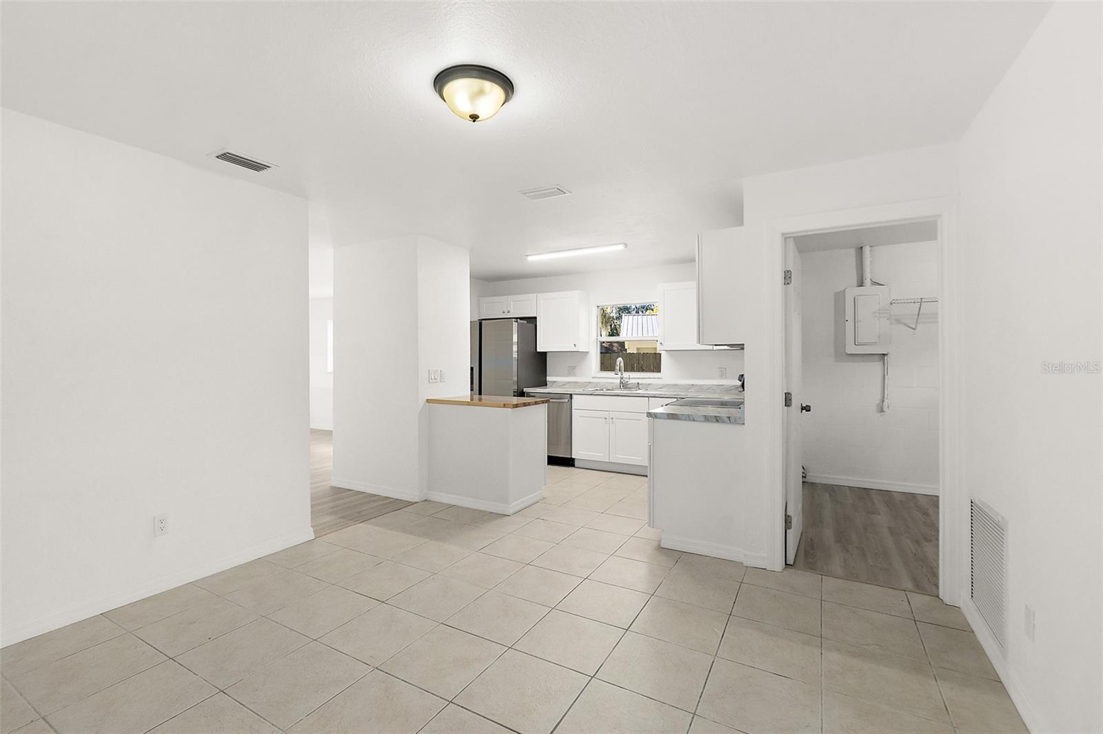 Image 6 of 32 For 145 Oak Ridge Avenue