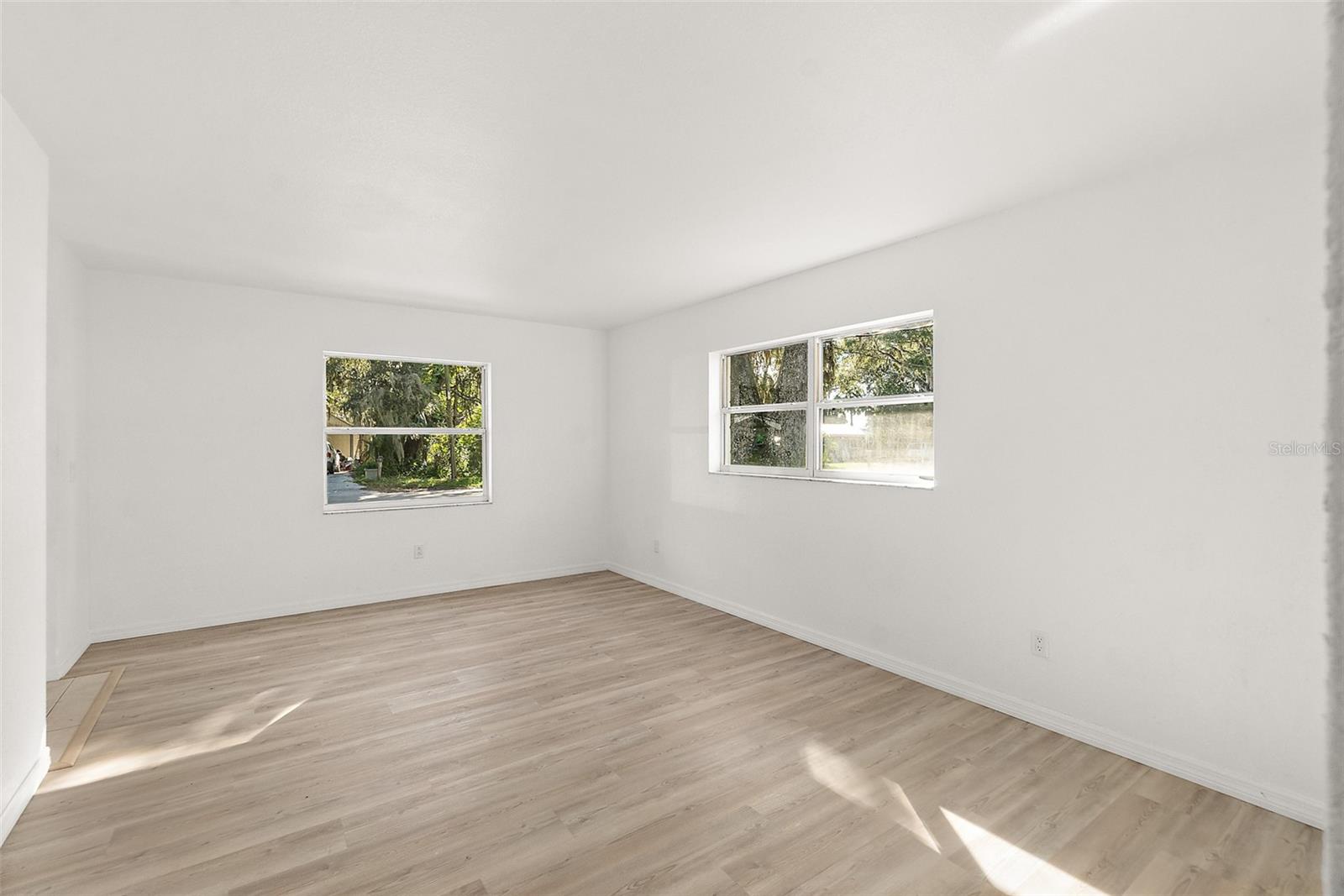 Image 9 of 32 For 145 Oak Ridge Avenue