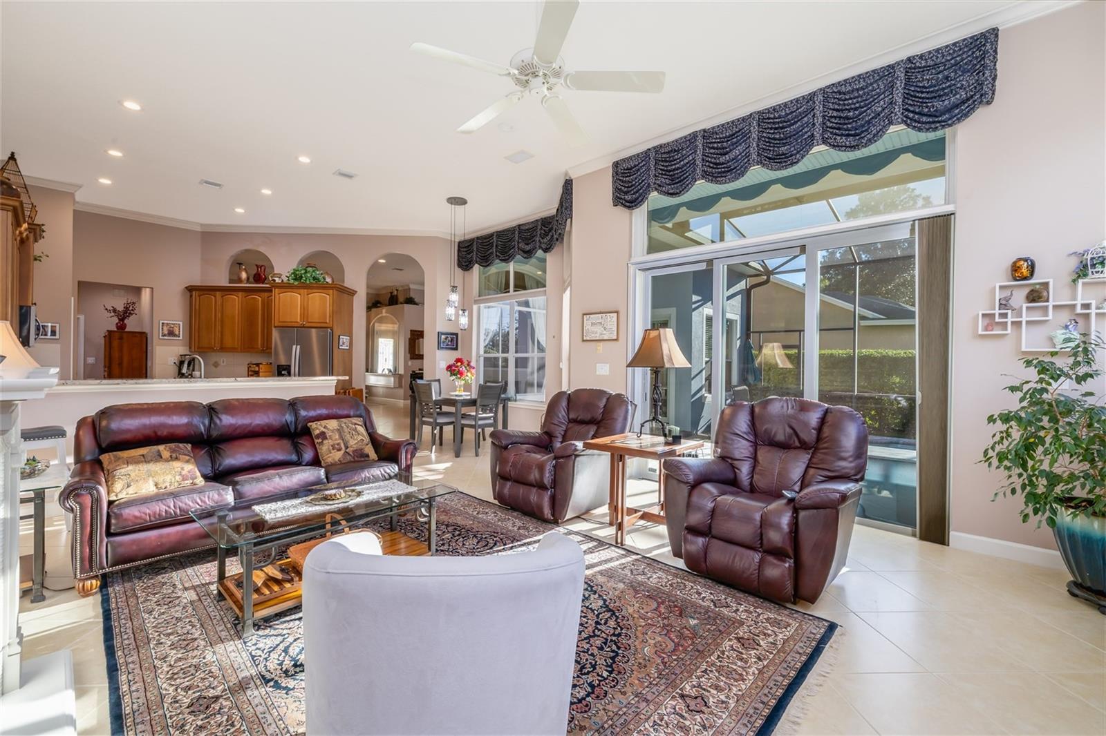 Image 14 of 48 For 312 Lake Victoria Circle