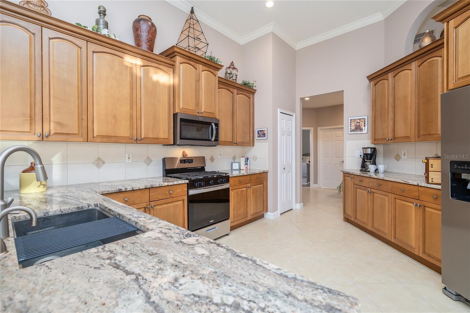 Image 18 of 48 For 312 Lake Victoria Circle