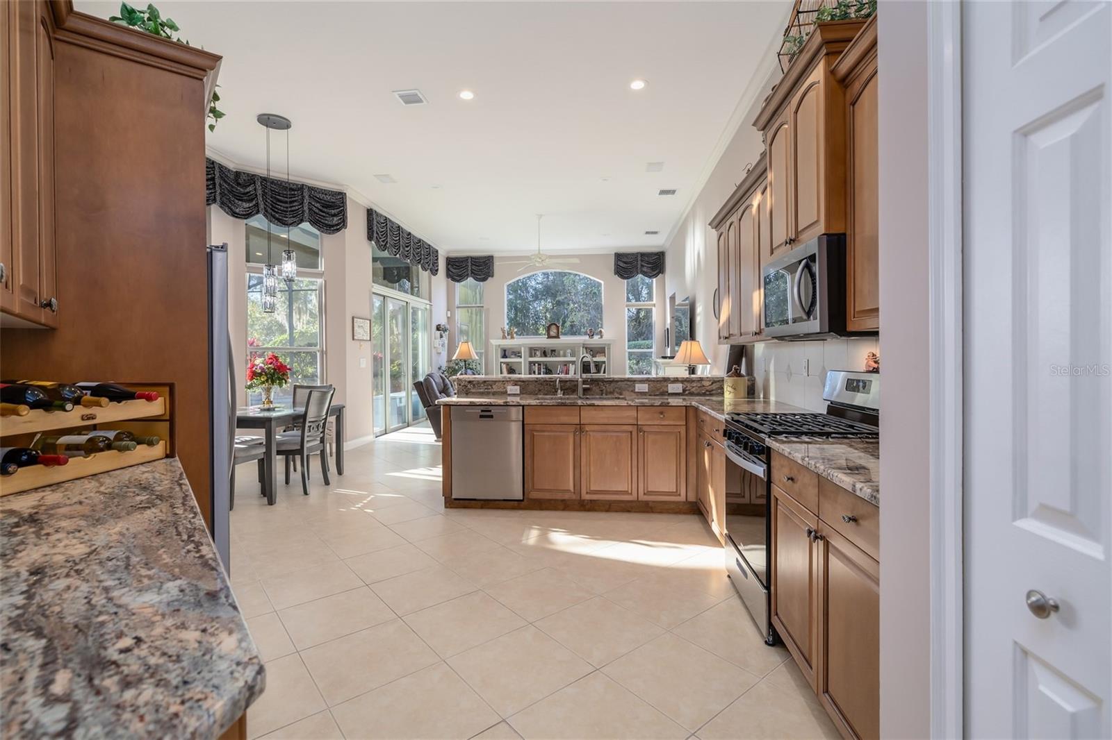 Image 19 of 48 For 312 Lake Victoria Circle