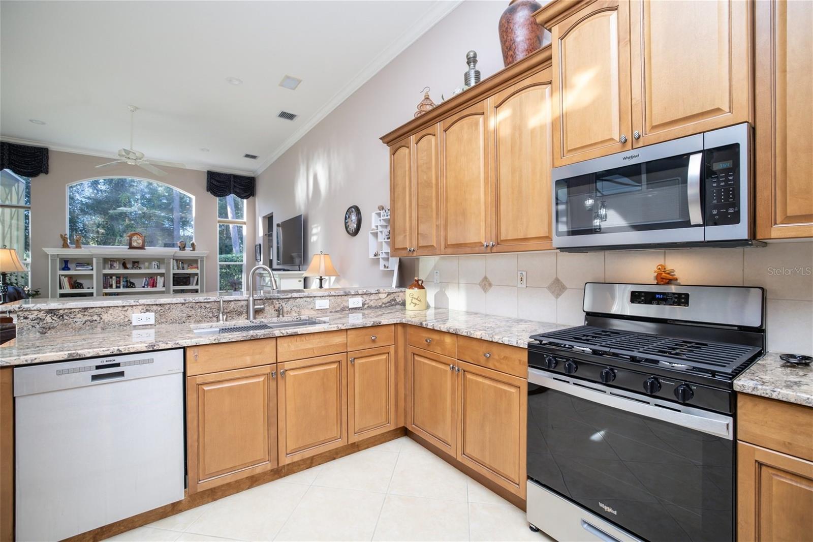 Image 20 of 48 For 312 Lake Victoria Circle