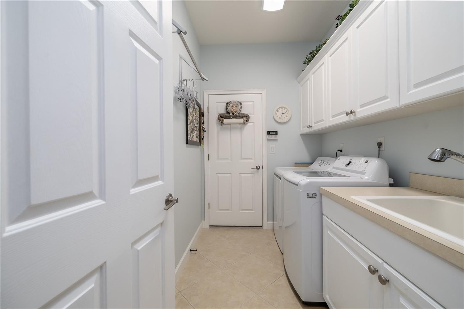 Image 31 of 48 For 312 Lake Victoria Circle