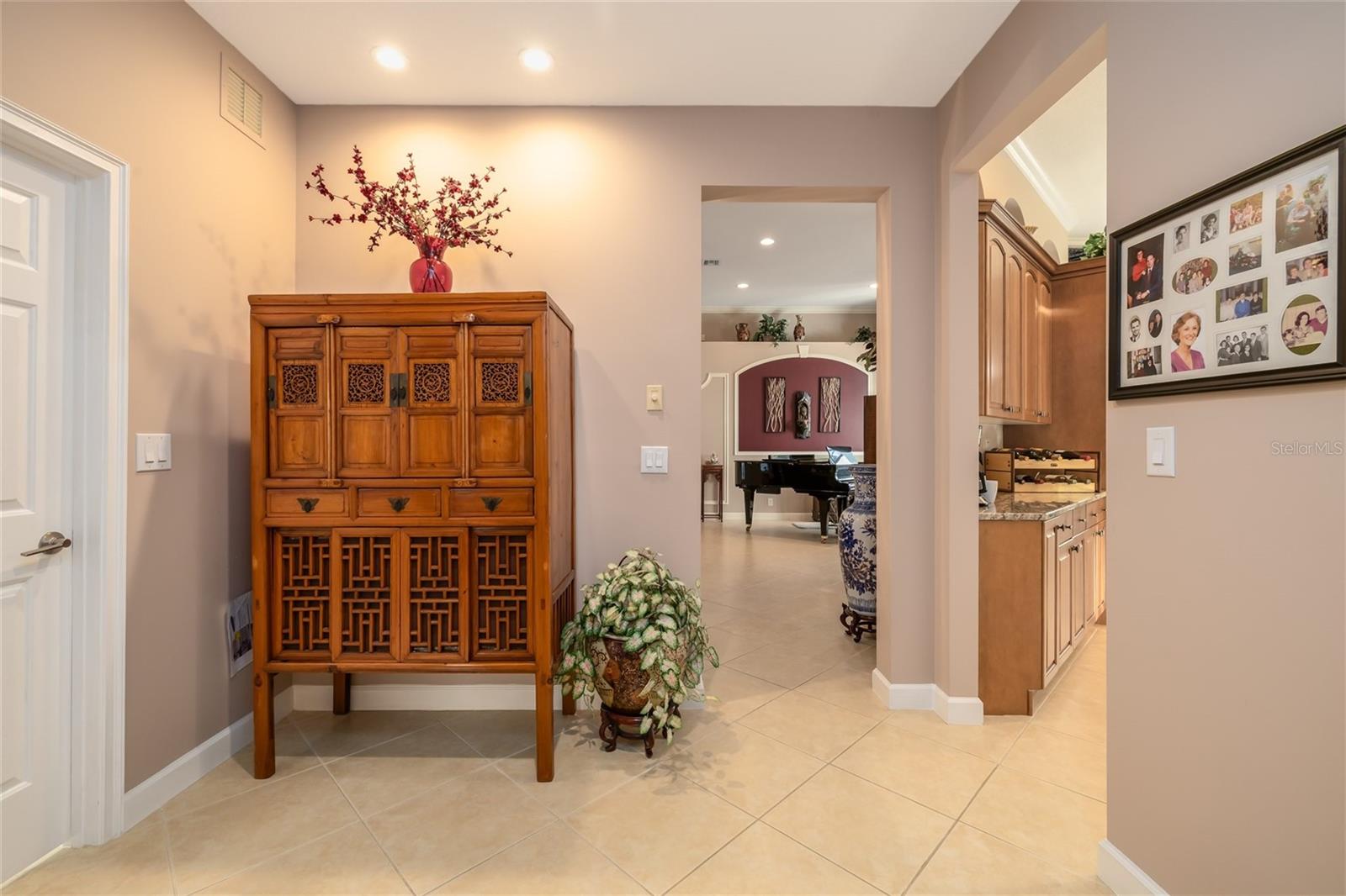 Image 32 of 48 For 312 Lake Victoria Circle